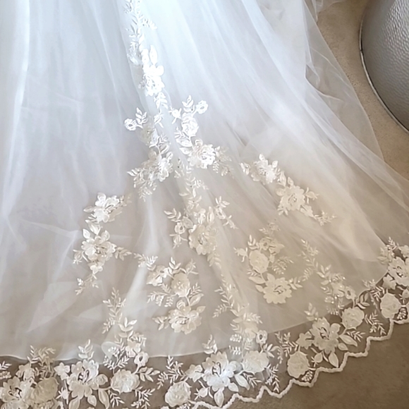 Wedding Dress size 14 Never worn. - Picture 10 of 14